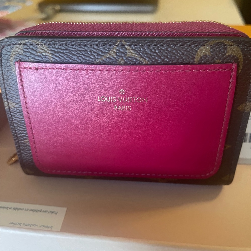 NWT Louis Vuitton Lou Wallet Monogram Canvas Fuchsia Pink Bifold
